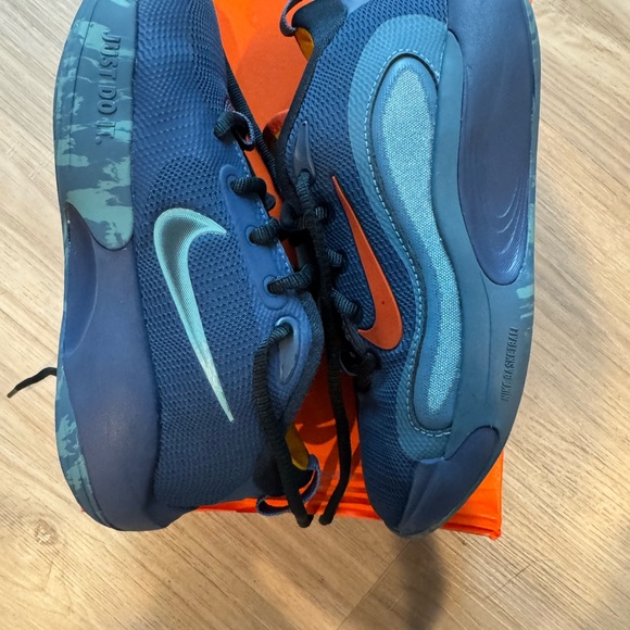 Nike Isofly Navy and Orange Basketball Shoes - Picture 2 of 7